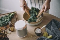 KreaFunk - AMAJOR Bluetooth Speaker - White/Pale Gold Grille (KFWT71) -Elektronicawinkel kreafunk amajor bluetooth speaker white pale gold grille kfwt71 3