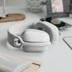 Logitech - Zone Vibe 100 Lightweight Wireless Over Ear Headphones - Noise Canceling Microphone - OFF WHITE -Elektronicawinkel logitech zone vibe 100 lightweight wireless over ear headphones noise canceling microphone off white 3